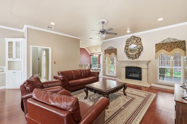 3600 Chateaux Lane, Hurst, TX 76054