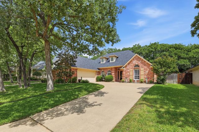 3600 Chateaux Lane, Hurst, TX 76054