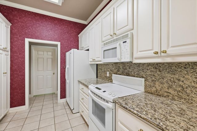 3600 Chateaux Lane, Hurst, TX 76054