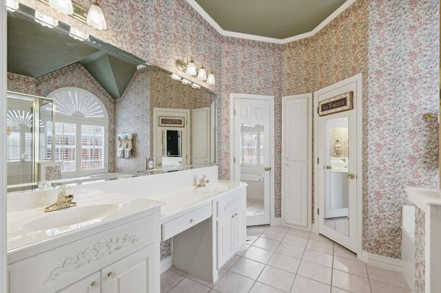 3600 Chateaux Lane, Hurst, TX 76054