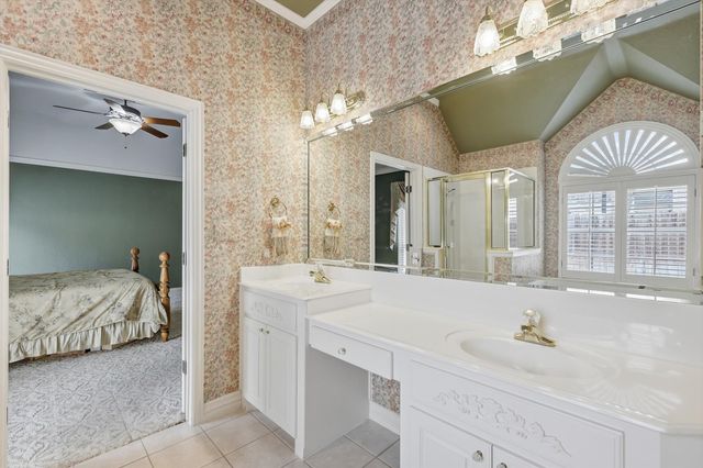 3600 Chateaux Lane, Hurst, TX 76054