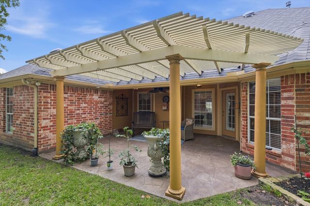 3600 Chateaux Lane, Hurst, TX 76054