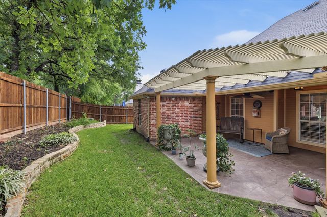 3600 Chateaux Lane, Hurst, TX 76054