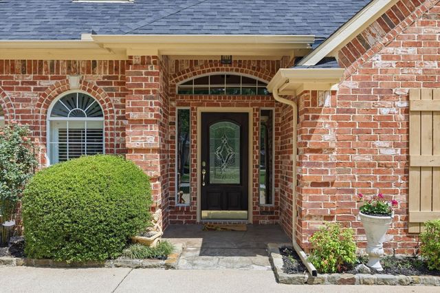 3600 Chateaux Lane, Hurst, TX 76054