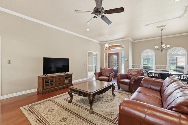 3600 Chateaux Lane, Hurst, TX 76054