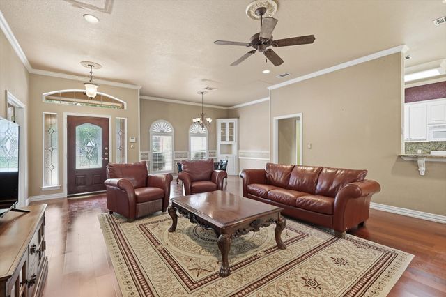 3600 Chateaux Lane, Hurst, TX 76054