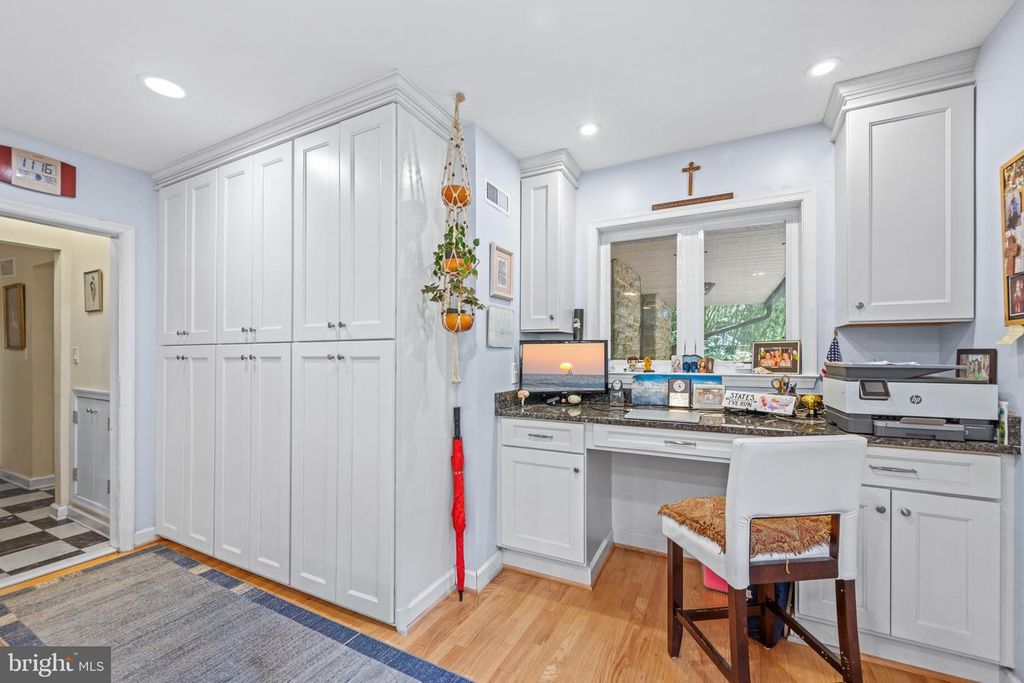 Image 13 of property listing at 717 HILLEN RD, Baltimore, MD 21286