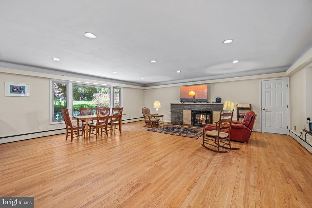 Image 17 of property listing at 717 HILLEN RD, Baltimore, MD 21286