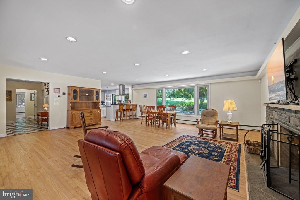 Image 20 of property listing at 717 HILLEN RD, Baltimore, MD 21286