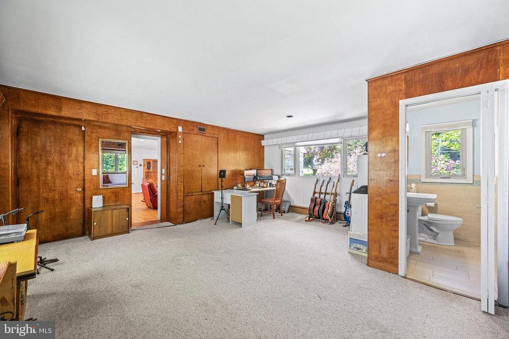 Image 25 of property listing at 717 HILLEN RD, Baltimore, MD 21286