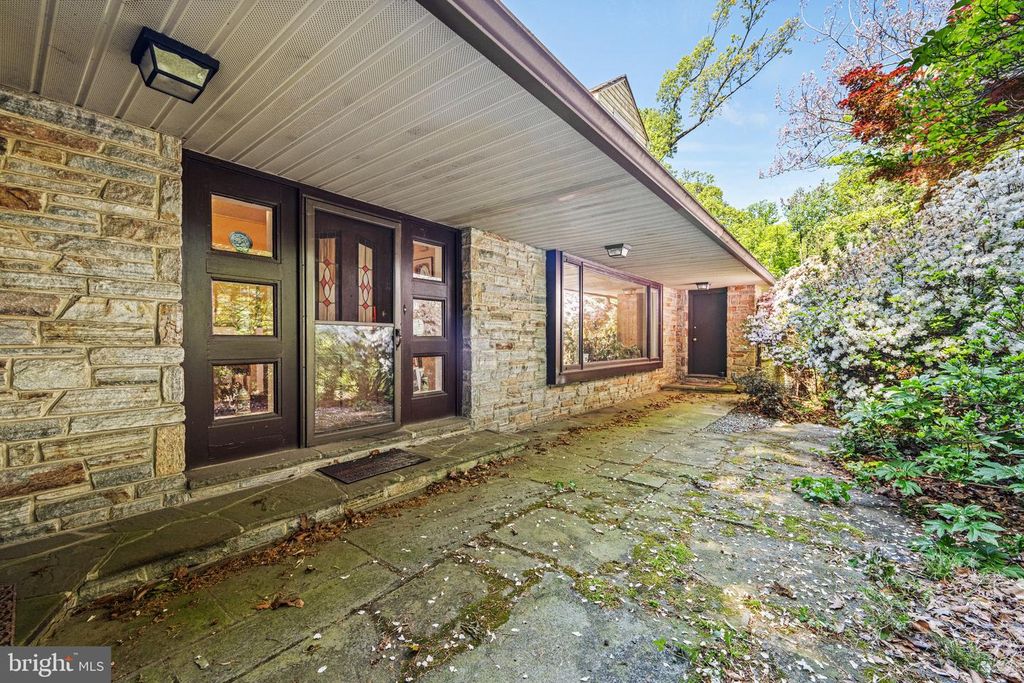 Image 3 of property listing at 717 HILLEN RD, Baltimore, MD 21286