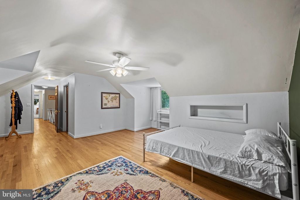 Image 34 of property listing at 717 HILLEN RD, Baltimore, MD 21286