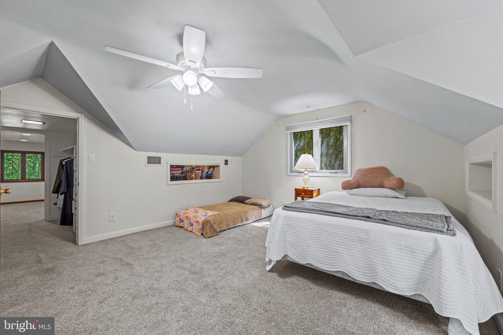 Image 37 of property listing at 717 HILLEN RD, Baltimore, MD 21286
