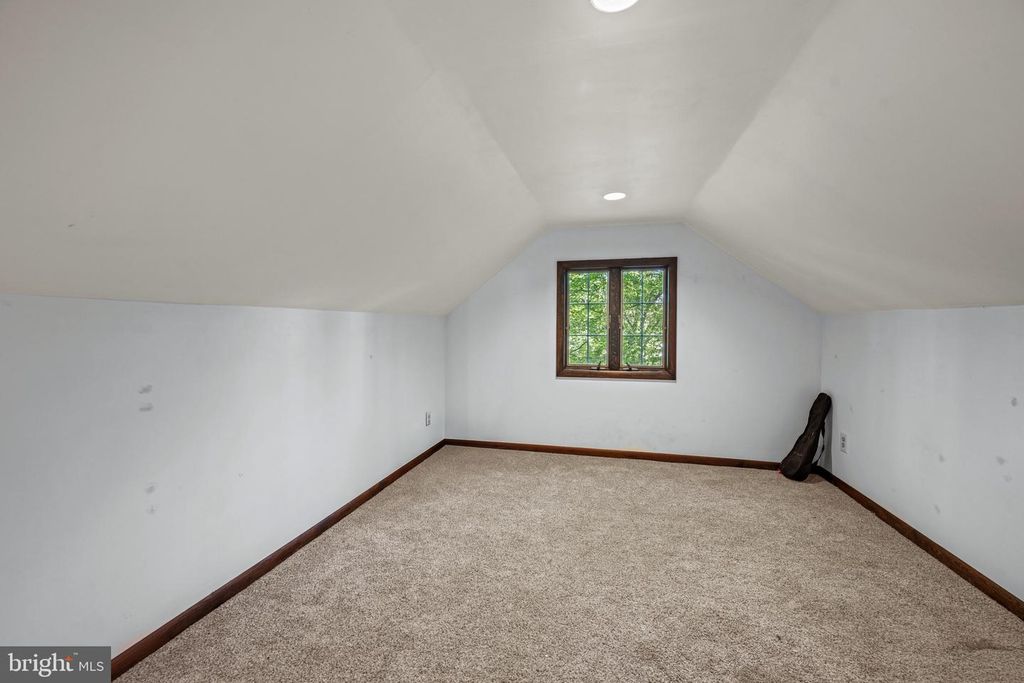 Image 38 of property listing at 717 HILLEN RD, Baltimore, MD 21286