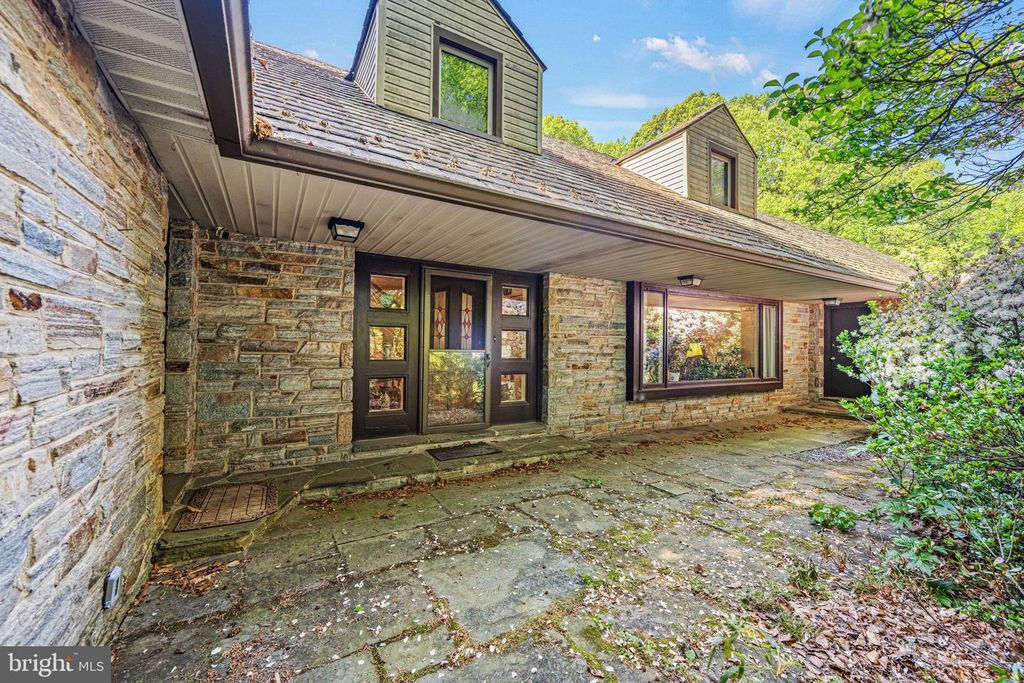 Image 4 of property listing at 717 HILLEN RD, Baltimore, MD 21286
