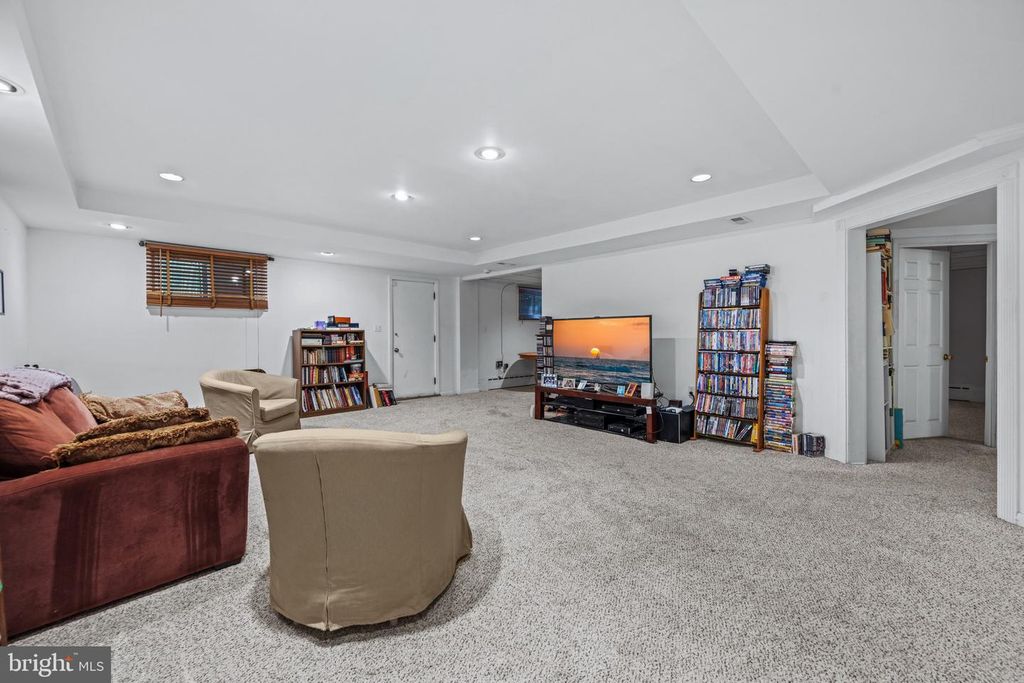 Image 43 of property listing at 717 HILLEN RD, Baltimore, MD 21286