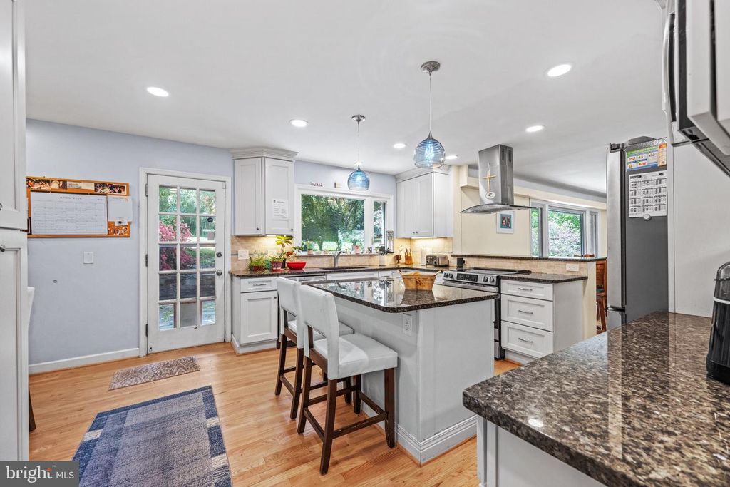 Image 8 of property listing at 717 HILLEN RD, Baltimore, MD 21286