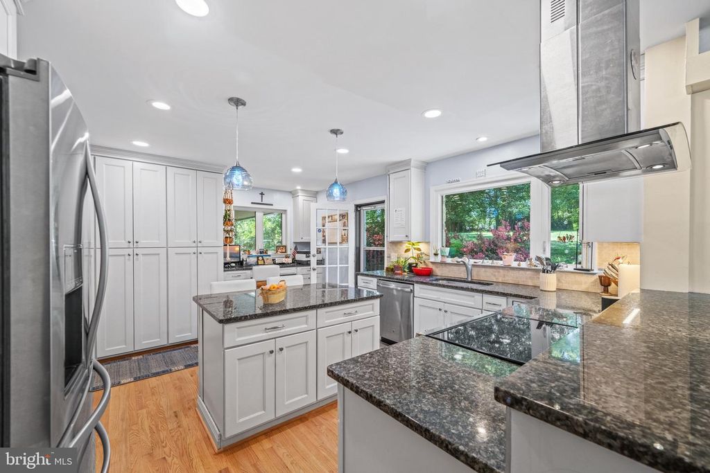 Image 9 of property listing at 717 HILLEN RD, Baltimore, MD 21286