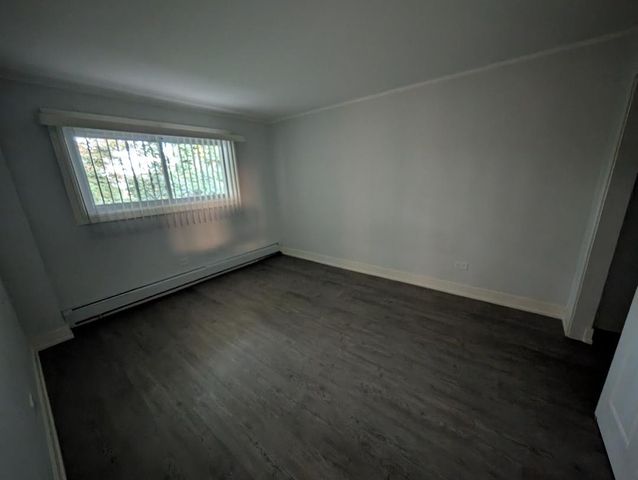 7840 W 103 Street 8, Palos Hills, IL 60465