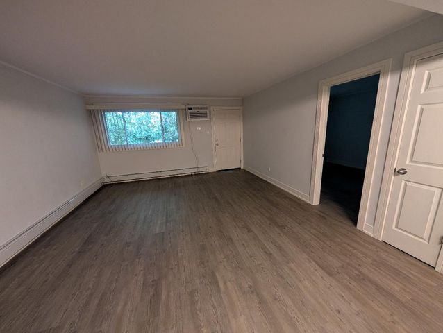 7840 W 103 Street 8, Palos Hills, IL 60465