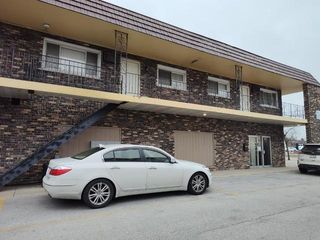 7840 W 103 Street 8, Palos Hills, IL 60465