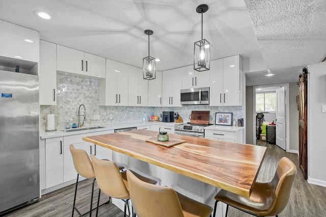 446 Fantasy Lane, Montgomery, TX 77356