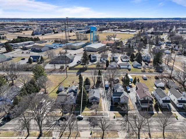 930 E Wisconsin STREET, Delavan, WI 53115