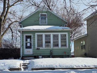 2015 GARFIELD Street, Clinton, IA 52732