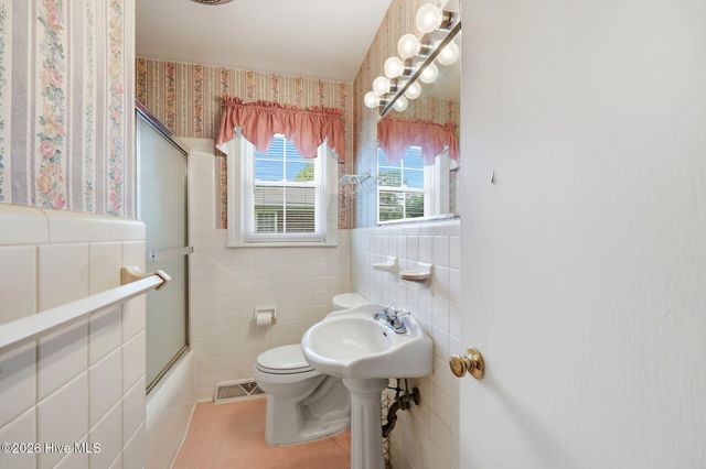 3284 N Walnut Street, Farmville, NC 27828