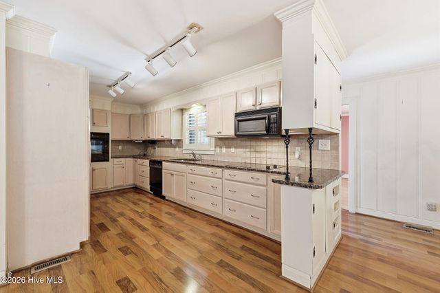 3284 N Walnut Street, Farmville, NC 27828