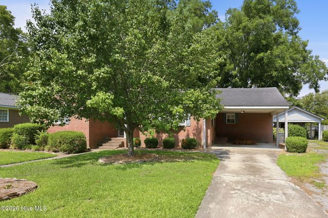 3284 N Walnut Street, Farmville, NC 27828