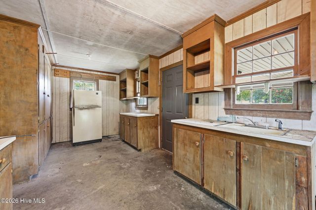 3284 N Walnut Street, Farmville, NC 27828