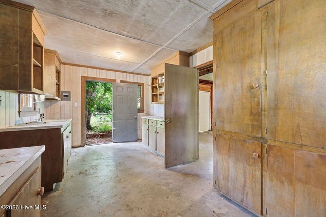 3284 N Walnut Street, Farmville, NC 27828