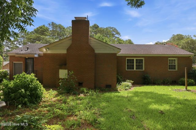 3284 N Walnut Street, Farmville, NC 27828