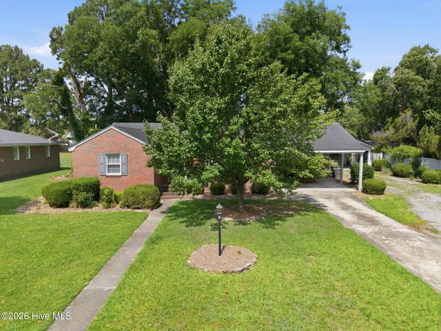 3284 N Walnut Street, Farmville, NC 27828