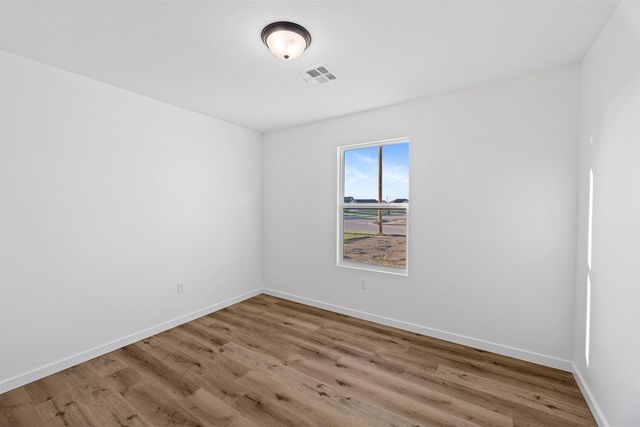 1200 Harbor Dr, Salina, KS 67401