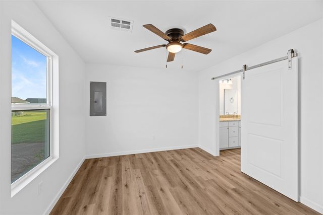 1200 Harbor Dr, Salina, KS 67401