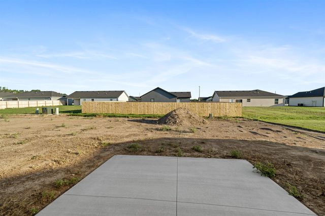 1200 Harbor Dr, Salina, KS 67401