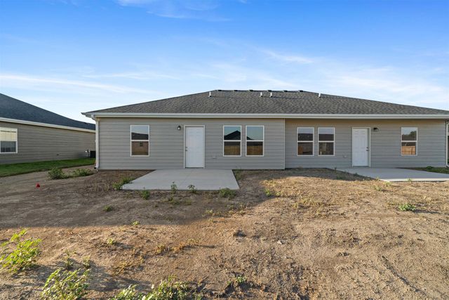 1200 Harbor Dr, Salina, KS 67401