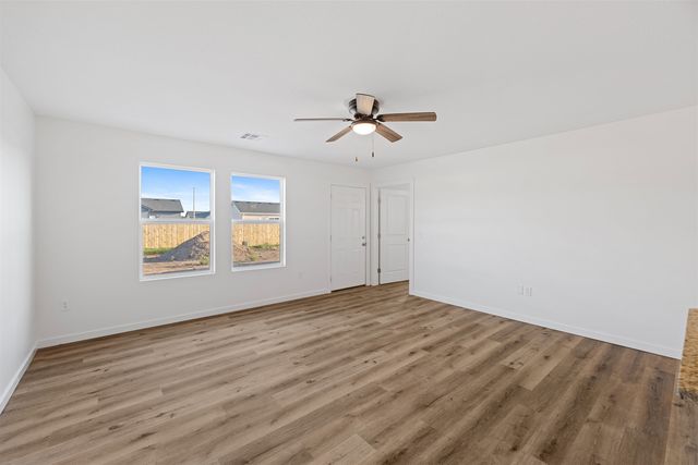 1200 Harbor Dr, Salina, KS 67401