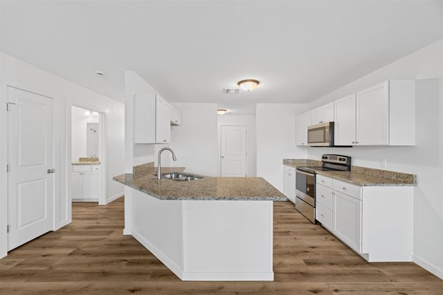 1200 Harbor Dr, Salina, KS 67401