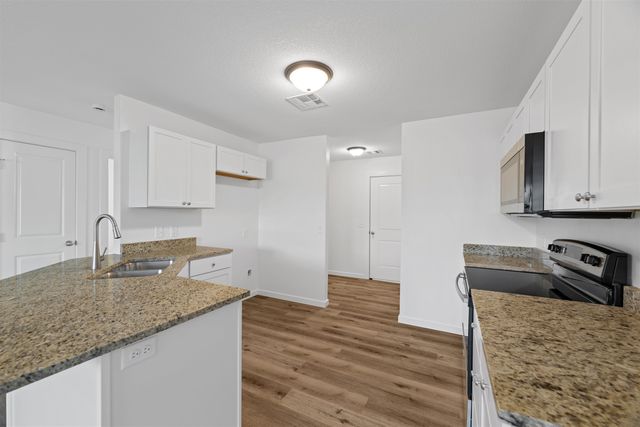 1200 Harbor Dr, Salina, KS 67401