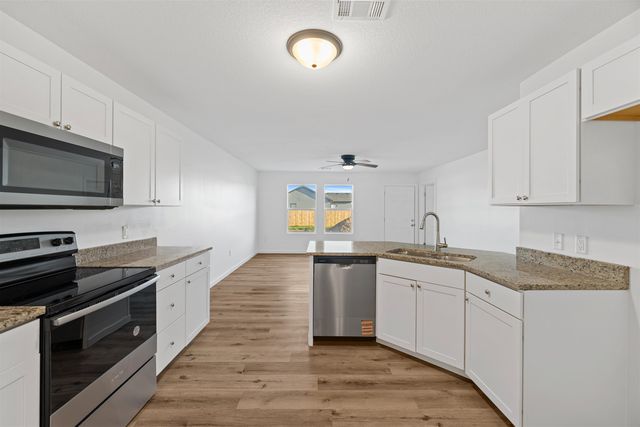 1200 Harbor Dr, Salina, KS 67401