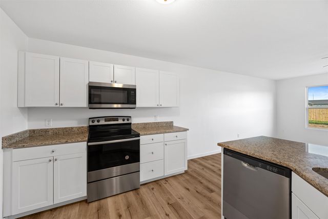 1200 Harbor Dr, Salina, KS 67401