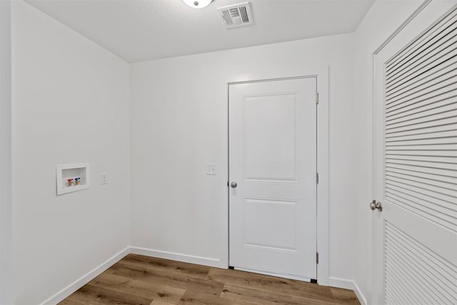 1200 Harbor Dr, Salina, KS 67401