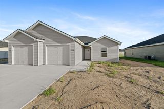 1200 Harbor Dr, Salina, KS 67401