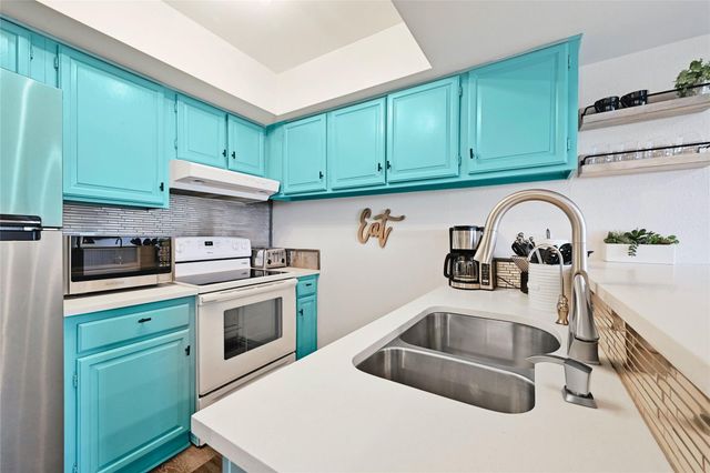 115 Comanche PT, Point Venture, TX 78645