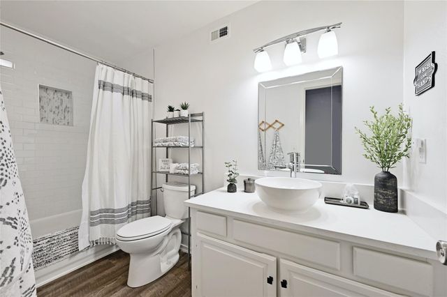 115 Comanche PT, Point Venture, TX 78645