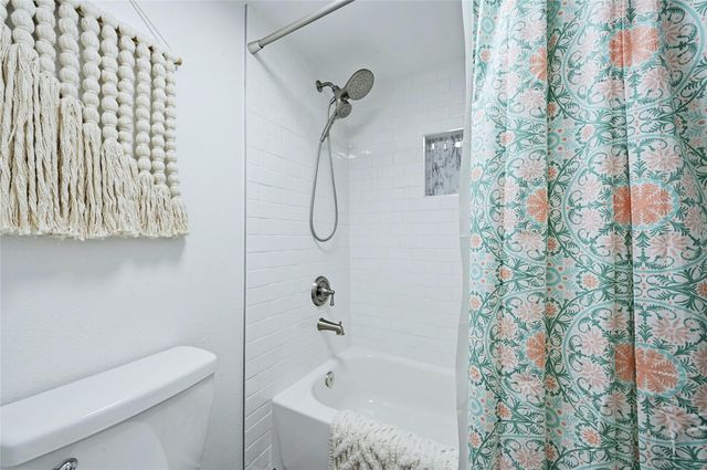 115 Comanche PT, Point Venture, TX 78645