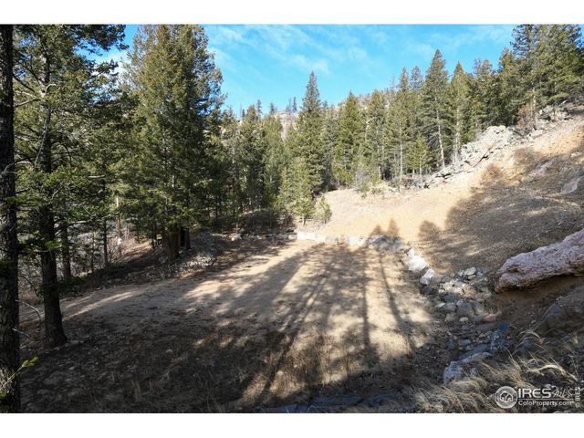 416 Black Creek Dr, Glen Haven, CO 80532